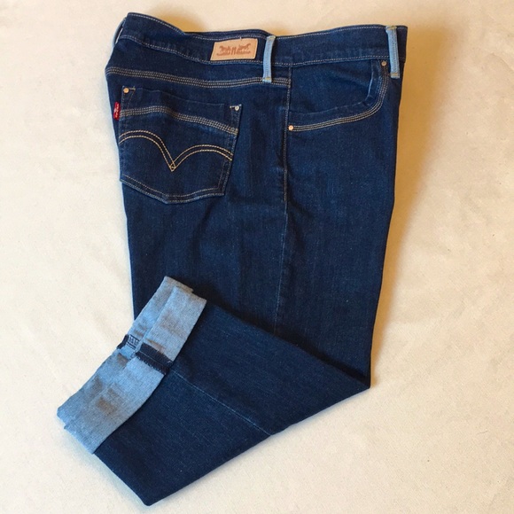 Levi's Denim - Levi’s women’s capris size 10